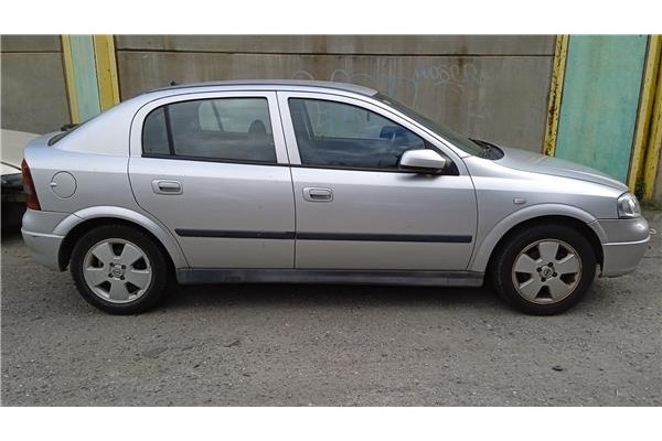 opel astra g berlina del año 2002