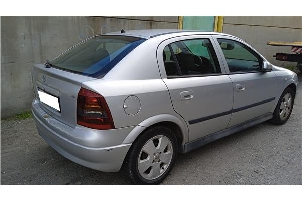 opel astra g berlina del año 2002