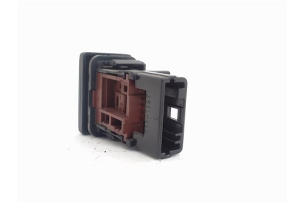 Recambio de conjunto interruptores para mazda 3 sedán (bk) 1.6 di turbo referencia OEM IAM 15C032  