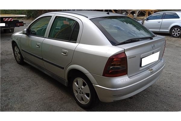opel astra g berlina del año 2002