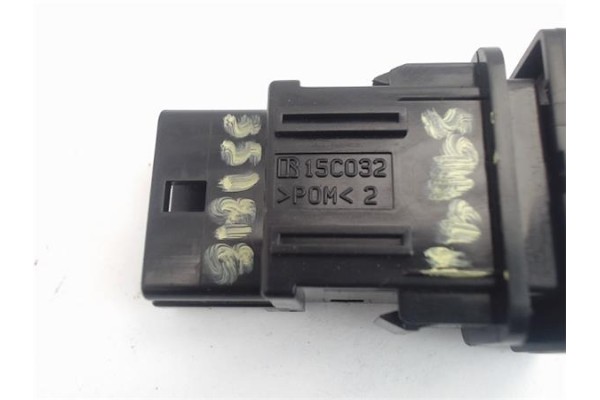 Recambio de conjunto interruptores para mazda 3 sedán (bk) 1.6 di turbo referencia OEM IAM 15C032  