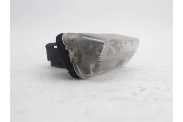 Recambio de piloto matricula trasero derecho para toyota verso (aur2/zgr2) 2.0 d-4d referencia OEM IAM 8127002131  