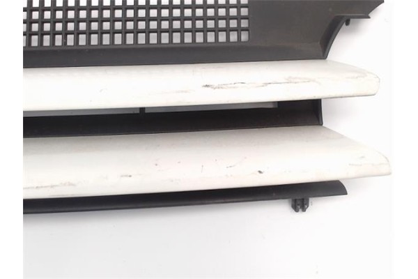 Recambio de rejilla capo para volkswagen golf iv berlina (1j1) referencia OEM IAM 1J0853651F 1J0853655D 