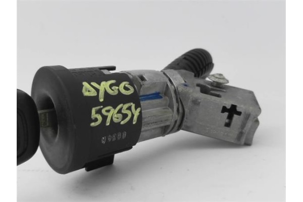 Recambio de llave para toyota aygo (kgb/wnb) 1.0 básico referencia OEM IAM 690570H012  