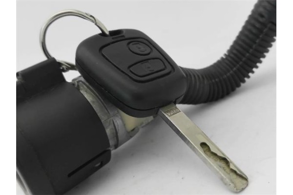 Recambio de llave para toyota aygo (kgb/wnb) 1.0 básico referencia OEM IAM 690570H012  