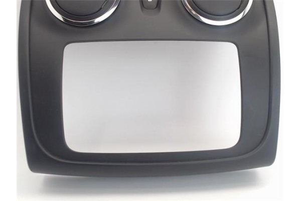 Recambio de embellecedor consola central para dacia sandero i 1.2 16v referencia OEM IAM 682608729r  