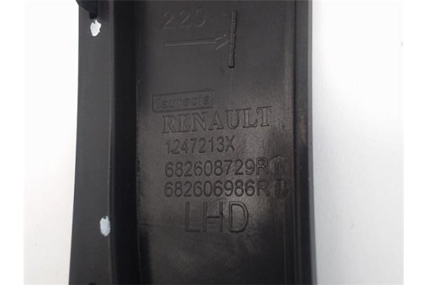 Recambio de embellecedor consola central para dacia sandero i 1.2 16v referencia OEM IAM 682608729r  