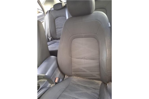 Recambio de juego asientos para kia ceed (jd) 1.4 concept referencia OEM IAM 88404A2010AUA 88103A2010AUA 
