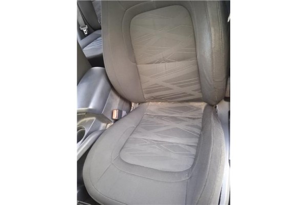 Recambio de juego asientos para kia ceed (jd) 1.4 concept referencia OEM IAM 88404A2010AUA 88103A2010AUA 