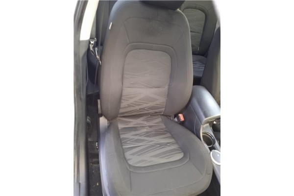 Recambio de juego asientos para kia ceed (jd) 1.4 concept referencia OEM IAM 88404A2010AUA 88103A2010AUA 