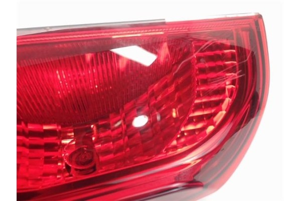 Recambio de piloto trasero derecho para opel combo d referencia OEM IAM 20370751 20570748 