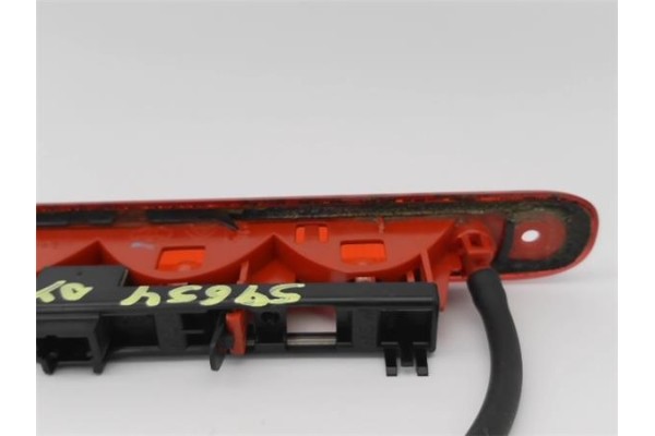 Recambio de luz central de freno para toyota aygo (kgb/wnb) 1.0 básico referencia OEM IAM 815700H010  