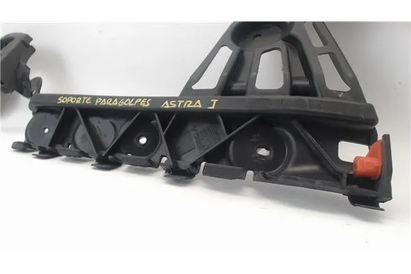 Recambio de soporte izquierdo paragolpes trasero para opel astra j berlina 5p 1.6 excellence referencia OEM IAM 13369087 1160032