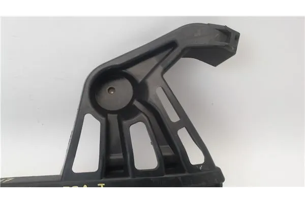 Recambio de soporte izquierdo paragolpes trasero para opel astra j berlina 5p 1.6 excellence referencia OEM IAM 13369087 1160032
