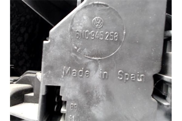 Recambio de piloto trasero derecho para volkswagen polo iii (6n1) 75 1.6 referencia OEM IAM 6N0945258 962566 
