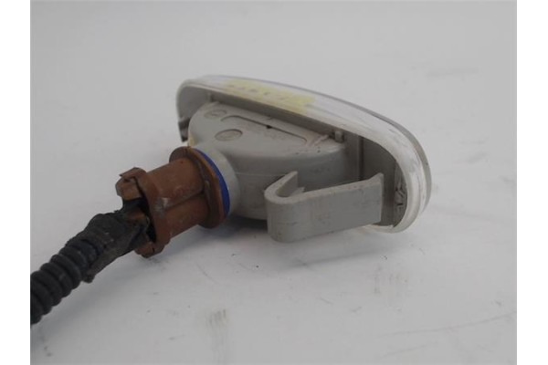 Recambio de piloto intermitente lat. delantero derecho para fiat punto / grande punto (199) 1.2 referencia OEM IAM 51717793  