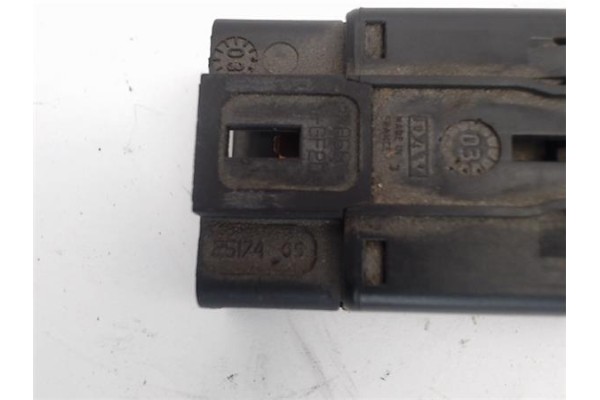 Recambio de interruptor luces emergencia para renault megane i berl./ berl. con portón (ba0) referencia OEM IAM 2517405  