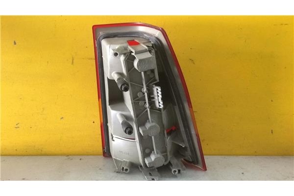 Recambio de piloto trasero izquierdo para opel kadett e 1.2 referencia OEM IAM GM395339  