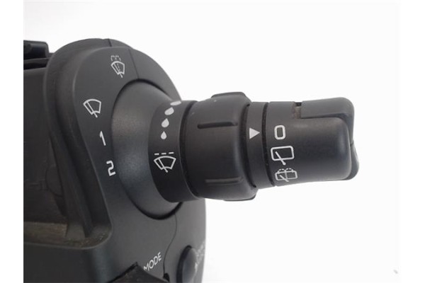 Recambio de mando intermitencia para renault clio iii 1.5 dci referencia OEM IAM   