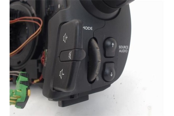 Recambio de mando intermitencia para renault clio iii 1.5 dci referencia OEM IAM   