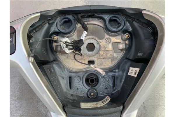 Recambio de volante para ford fiesta vi 1.6 tdci referencia OEM IAM 1760721  