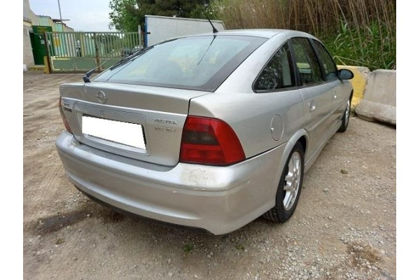 opel vectra b berlina del año 2000