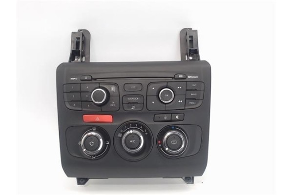 Recambio de embellecedor consola central para citroen c4 berlina 1.6 exclusive referencia OEM IAM 9666027177 00030358 