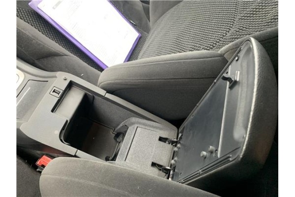 Recambio de consola para citroen c5 tourer 2.0 business class referencia OEM IAM 7589ZF 7589YJ 