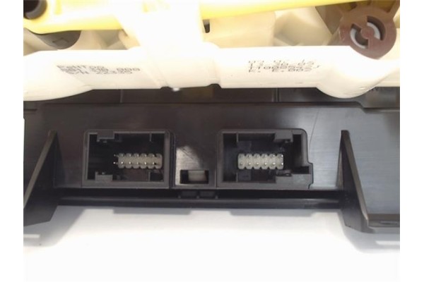 Recambio de embellecedor consola central para citroen c4 berlina 1.6 exclusive referencia OEM IAM 9666027177 00030358 