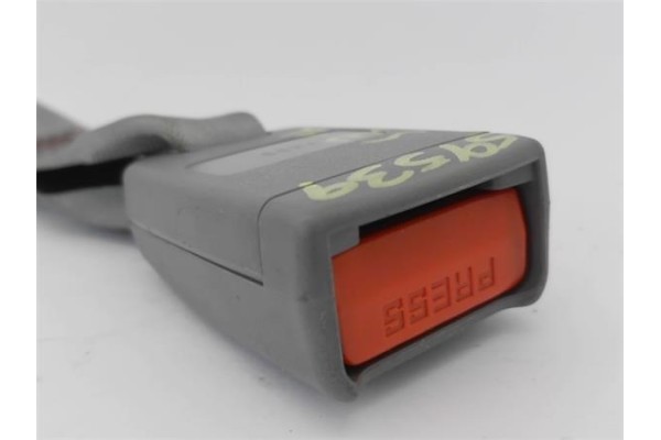 Recambio de anclaje cinturon trasero izquierdo para kia sorento (bl) 2.5 crdi referencia OEM IAM 898103E000CY  