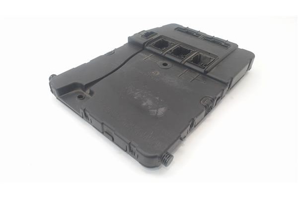 Recambio de caja reles para renault megane ii berlina 5p 1.9 confort dynamique referencia OEM IAM 8200306434  
