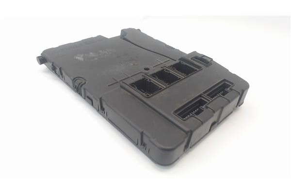 Recambio de caja reles para renault megane ii berlina 5p 1.9 confort dynamique referencia OEM IAM 8200306434  