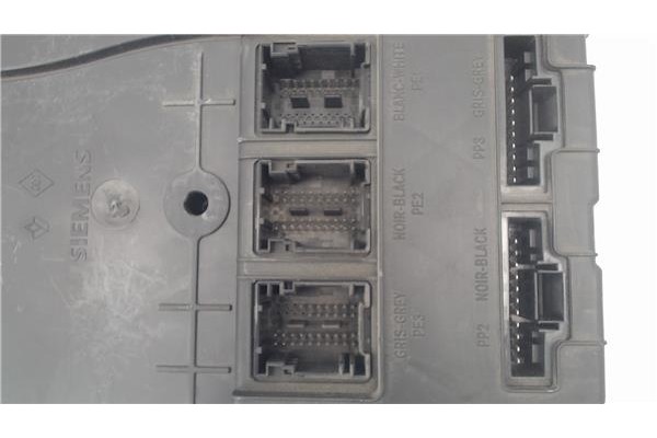 Recambio de caja reles para renault megane ii berlina 5p 1.9 confort dynamique referencia OEM IAM 8200306434  