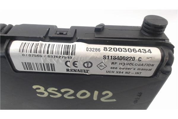 Recambio de caja reles para renault megane ii berlina 5p 1.9 confort dynamique referencia OEM IAM 8200306434  