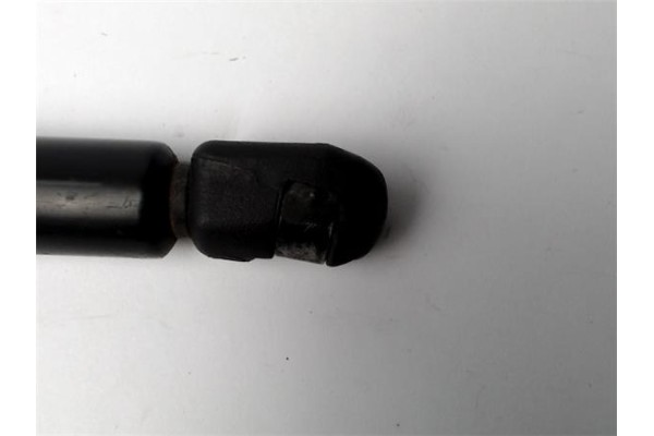 Recambio de amortiguador porton trasero derecho para toyota corolla (e12) 2.0 d-4d referencia OEM IAM 6895002041  