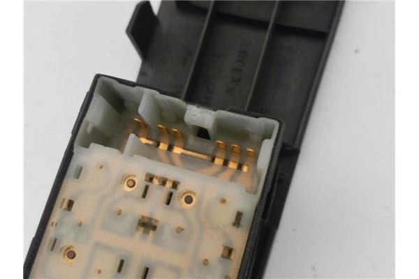 Recambio de mando elevalunas delantero izquierdo para nissan micra (k12e) 1.2 16v referencia OEM IAM 80901AX100  