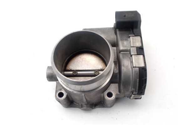 Recambio de mariposa admision para audi a4 avant (8e) 1.8 t referencia OEM IAM 68133062  