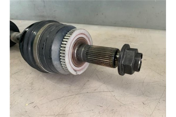 Recambio de palier delantero derecho para kia carnival 2.9 crdi referencia OEM IAM 495604D300  