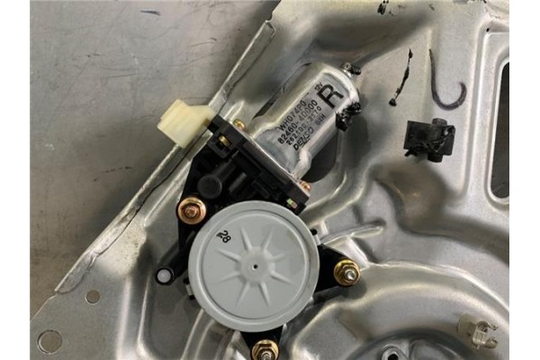 Recambio de elevalunas electrico delantero derecho para kia carnival 2.9 crdi referencia OEM IAM 824604D000  