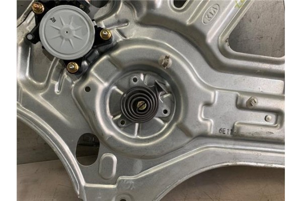 Recambio de elevalunas electrico delantero derecho para kia carnival 2.9 crdi referencia OEM IAM 824604D000  
