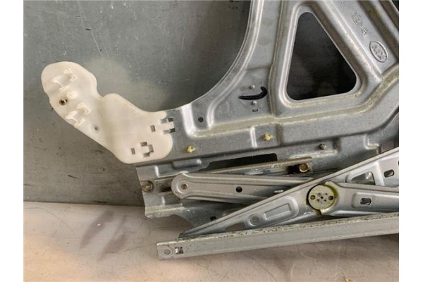 Recambio de elevalunas electrico delantero derecho para kia carnival 2.9 crdi referencia OEM IAM 824604D000  