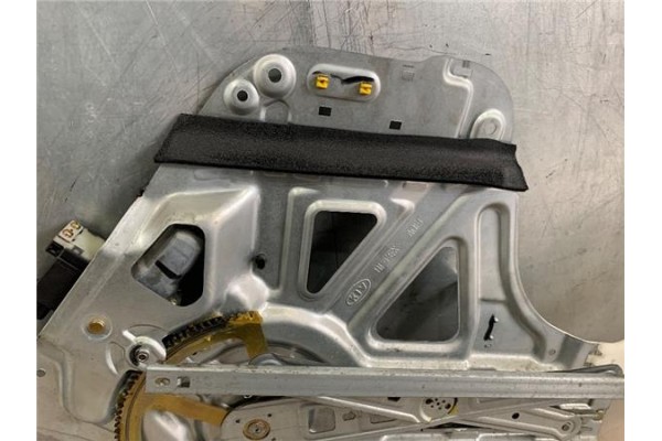 Recambio de elevalunas electrico delantero izquierdo para kia carnival 2.9 crdi referencia OEM IAM 824504D010  