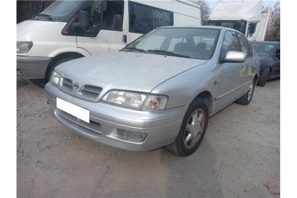 nissan primera berlina (p11)(1996) del año 