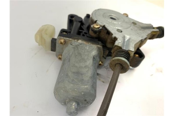 Recambio de mecanismo elevalunas trasero derecho para kia carnival 2.9 crdi referencia OEM IAM 824504D020  