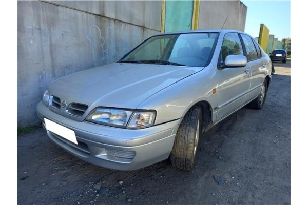 nissan primera berlina (p11)(1996) del año 