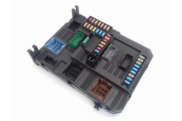 Recambio de caja reles para peugeot 2008 1.6 allure referencia OEM IAM   