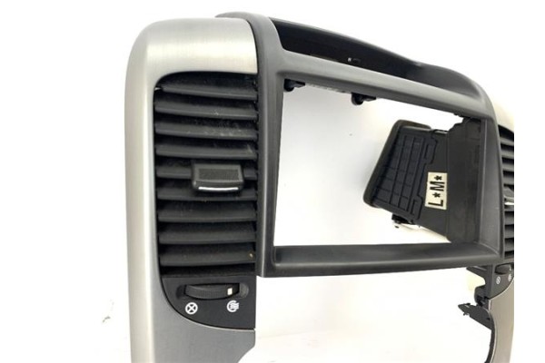 Recambio de embellecedor consola central para kia carnival 2.9 crdi referencia OEM IAM 847404D050 X4D97430000 