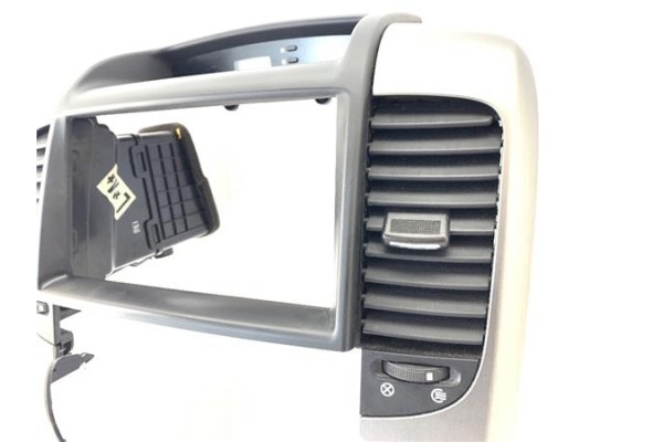 Recambio de embellecedor consola central para kia carnival 2.9 crdi referencia OEM IAM 847404D050 X4D97430000 