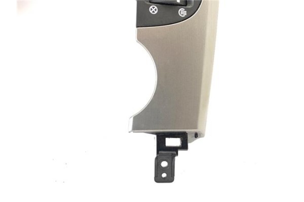 Recambio de embellecedor consola central para kia carnival 2.9 crdi referencia OEM IAM 847404D050 X4D97430000 