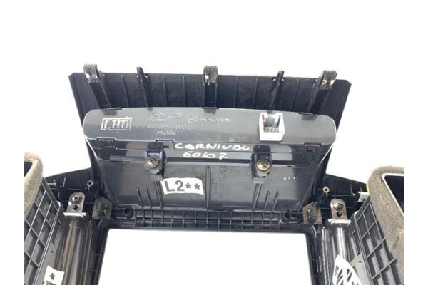 Recambio de embellecedor consola central para kia carnival 2.9 crdi referencia OEM IAM 847404D050 X4D97430000 